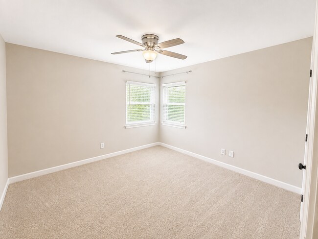 Building Photo - Updated 3BR Niceville Home with Soaring Ceilings, Luxury Primary Suite & Spacious Cul-de-Sac Lot