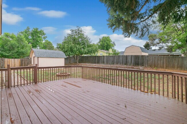 Building Photo - 2935 Del Rey Plaza