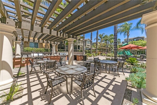 Building Photo - 1863 Hazel Ct