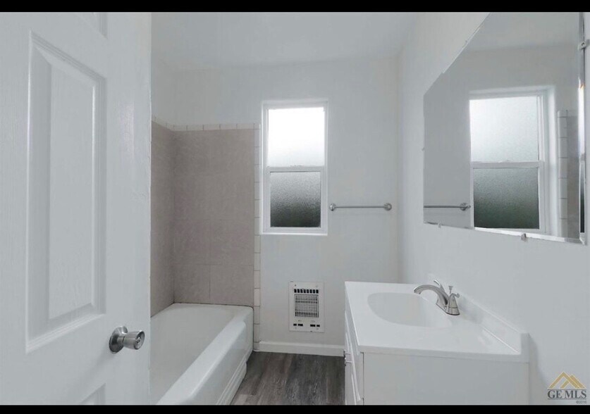 Building Photo - 2321 B St