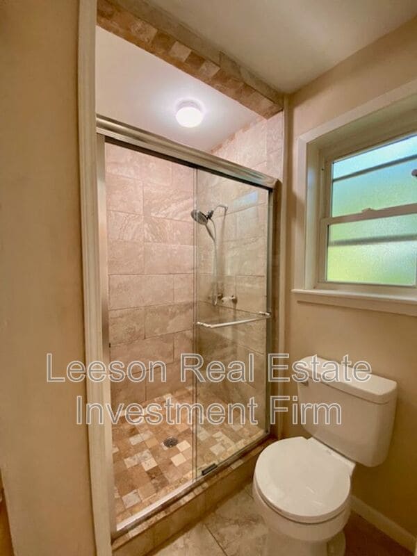 Building Photo - 2320 Melrose Ave