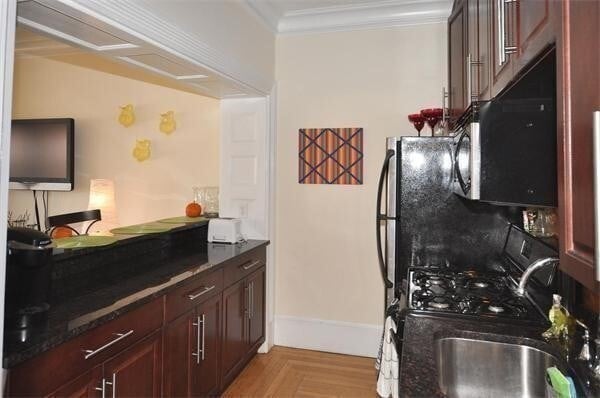 Building Photo - 855 Beacon St