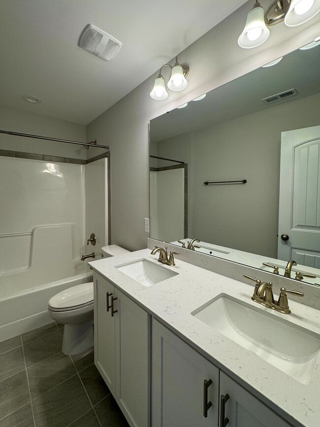 Building Photo - Stunning 4 Bed Home with Fenced Backyard