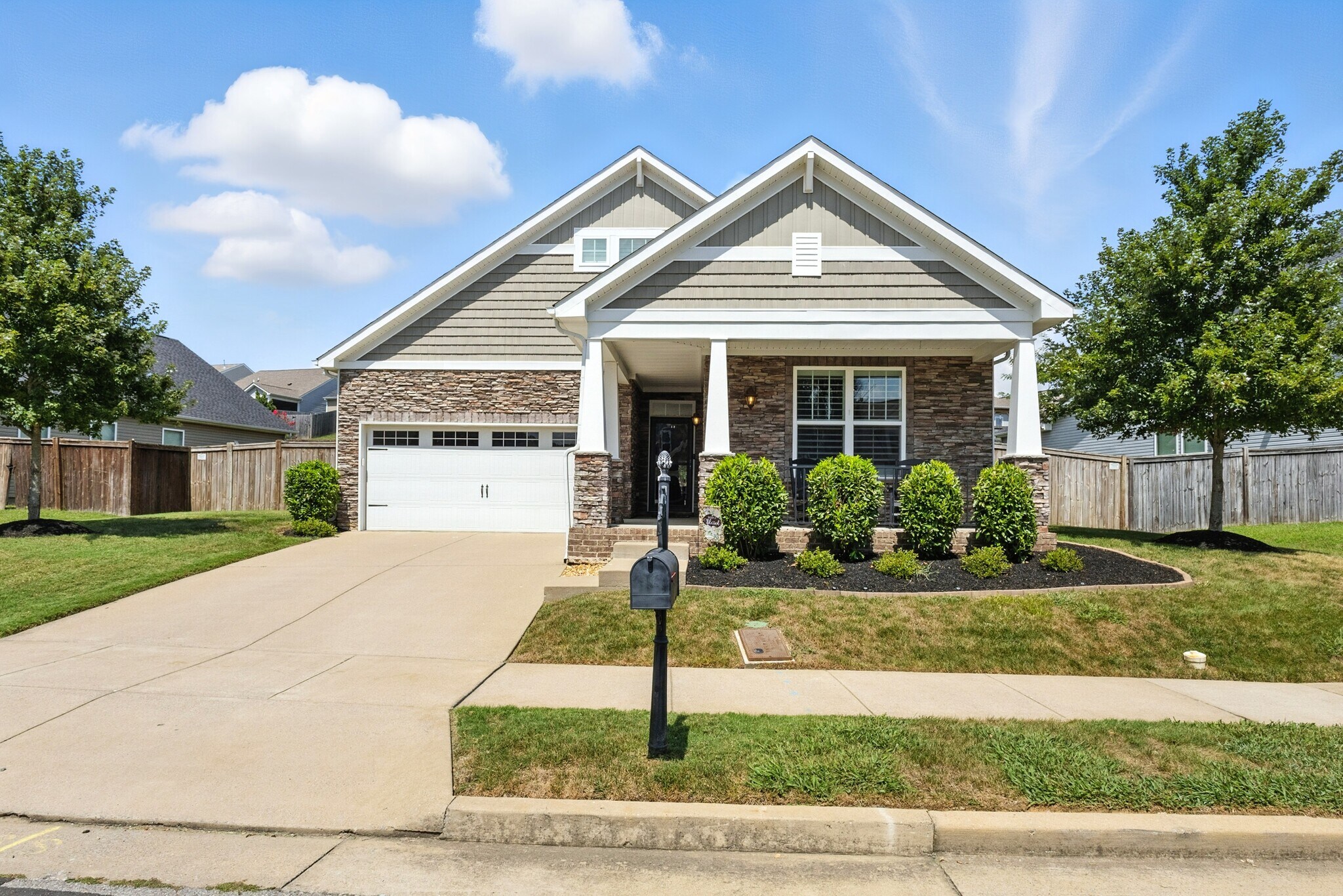 Building Photo - 2146 River Overlook Dr
