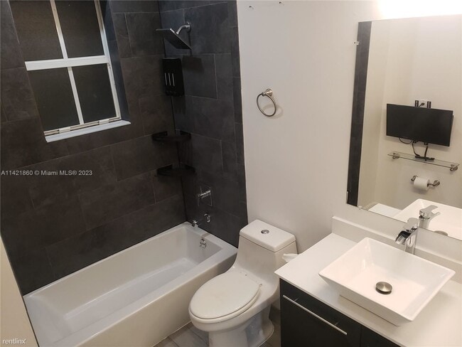 Building Photo - 4 br, 3 bath House - Bellagio At Vizcaya