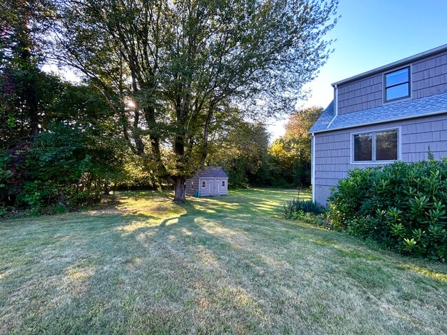 Building Photo - 12 Fieldstone Dr