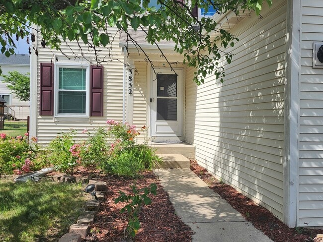 Building Photo - 3832 Baybrook Dr