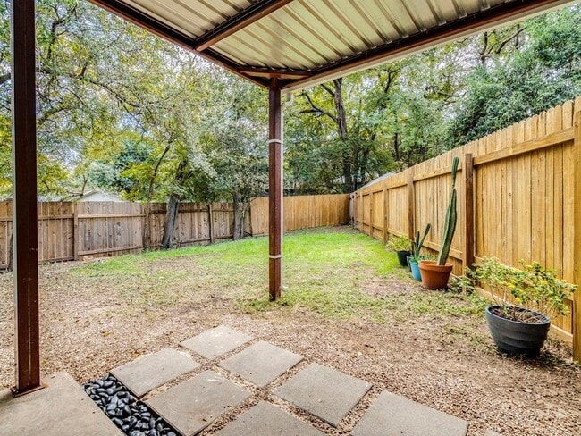 Building Photo - 1607 Valleyridge Dr