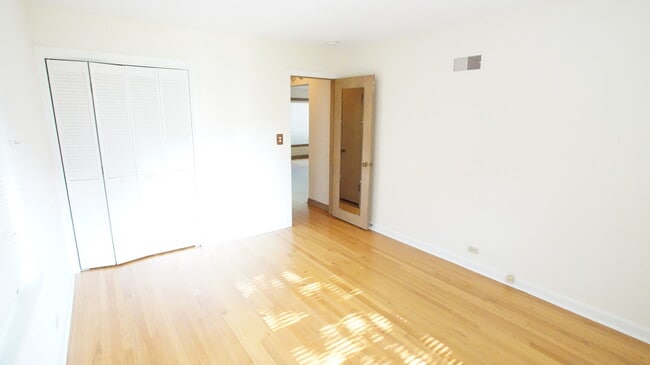 Building Photo - 1229 Middlebury Ln