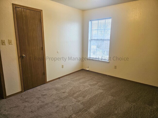 Building Photo - 51 Cedar Creek Ct