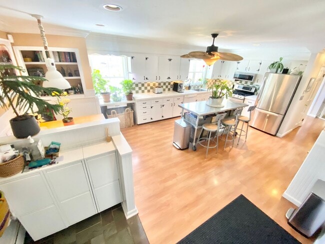 Building Photo - Charming 3-Bedroom 2-Bathroom Ranch in Laurel Hill Available 6/1