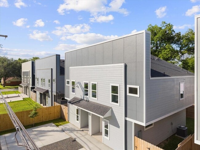 Building Photo - 8206 Knox St