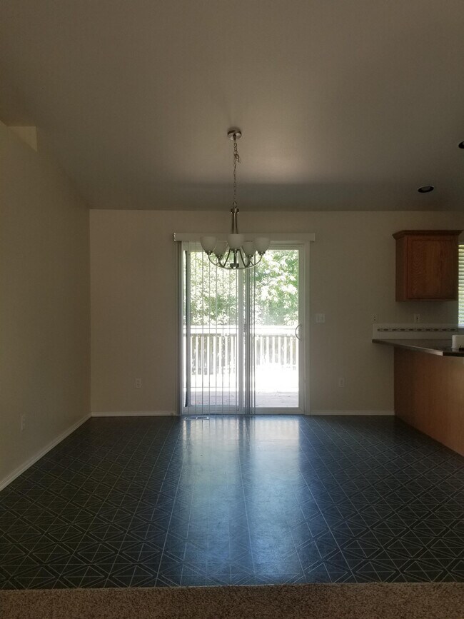 Building Photo - 350 S Kestrel Pl