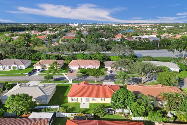 Building Photo - Great Single Family Home in Miramar