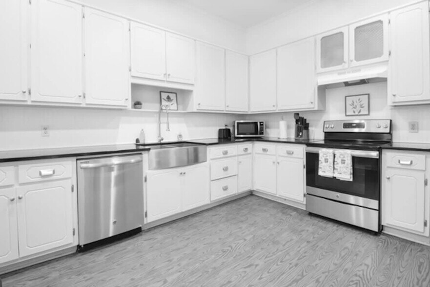 Building Photo - 2217 13th St