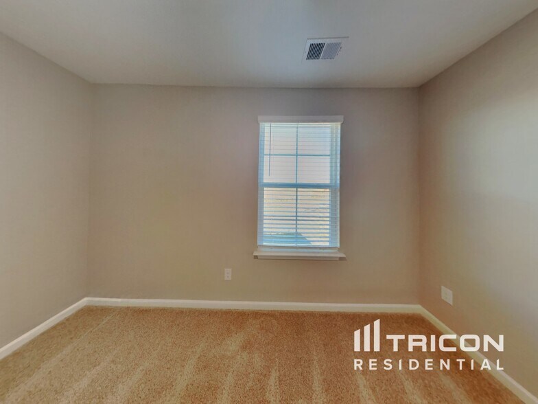 Building Photo - 5235 Ironwood Dr