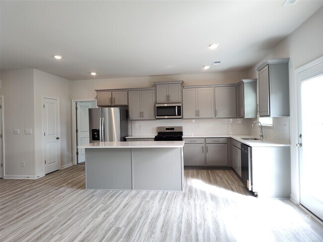 Building Photo - 1404 Secrest Cmns Dr