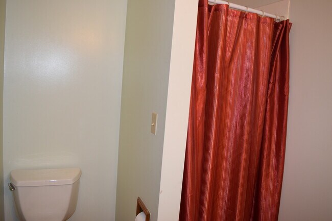 Building Photo - 2210 Skyline Dr