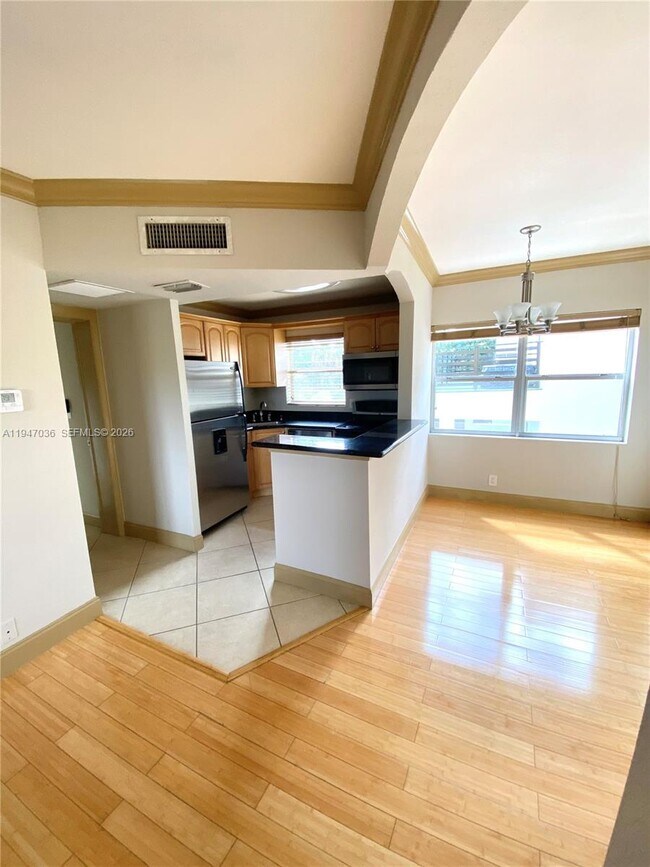 Building Photo - 744 NE 14th Ave