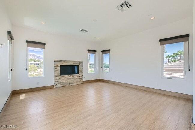 Building Photo - 729 Pinnacle Heights Ln