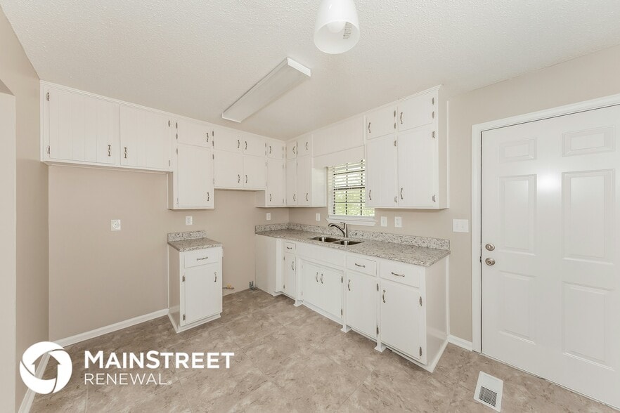 Building Photo - 6920 Suburban Terrace