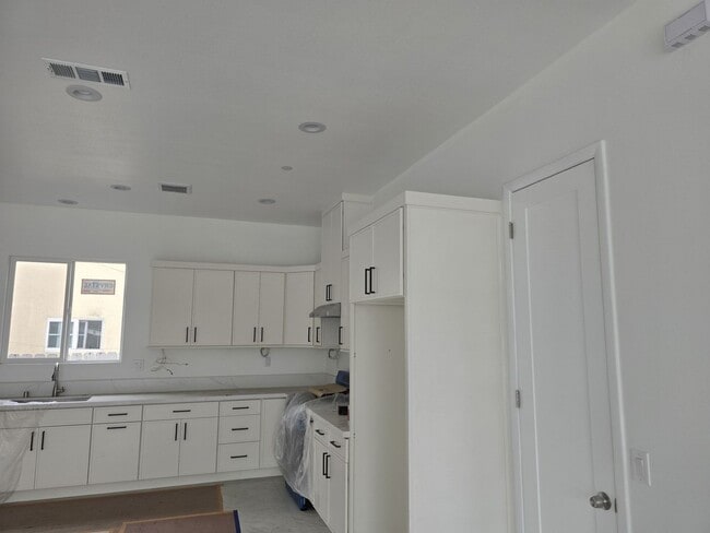 Building Photo - Newly Built Spacious 4 Bed/4 Bath Home in Garden Grove for Lease