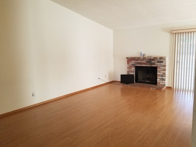 Building Photo - 2435 Marquette Way