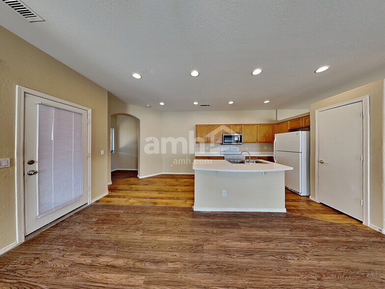 Building Photo - 8316 W Pima St