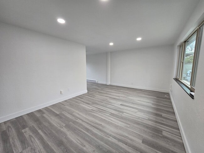 Building Photo - Tsoulouhas #1