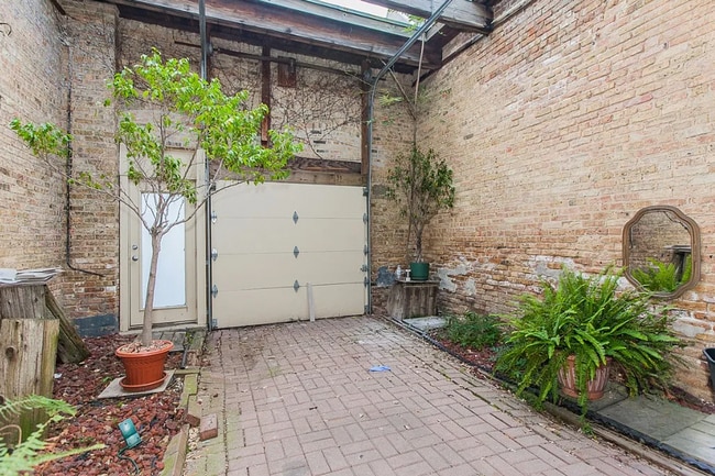 Building Photo - RAVENSWOOD - BEAUTIFUL AND LARGE LOFT FOR ...
