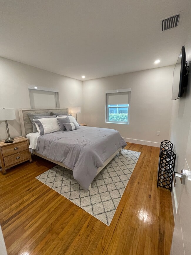 Building Photo - 2100 SW 31st Ave