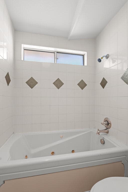 Building Photo - 1600 Sumac Dr