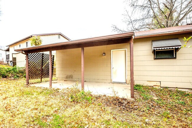 Building Photo - Charming 3-Bedroom Ranch Home in Hazelwood School District