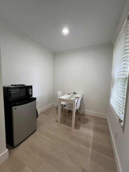 Building Photo - 407 71st Ave N