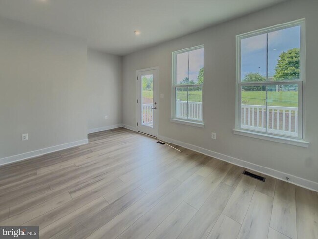 Building Photo - 6737 Shelton Ln