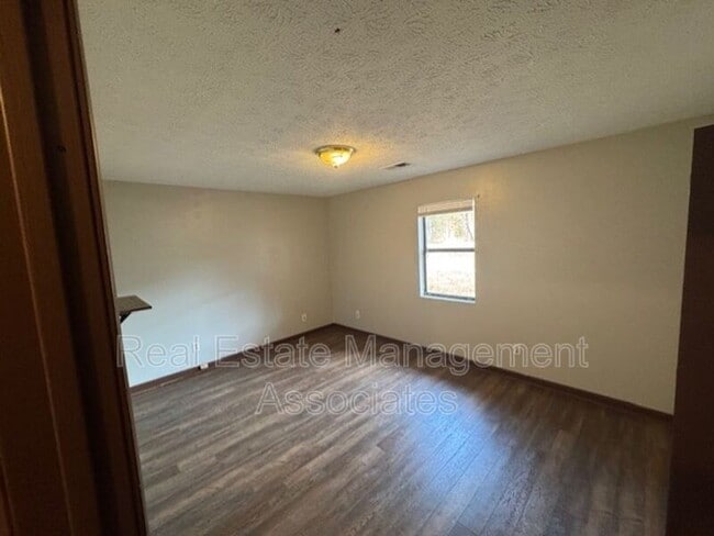 Building Photo - 295 Wood Rd