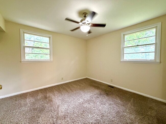 Building Photo - 221 Mills Dr