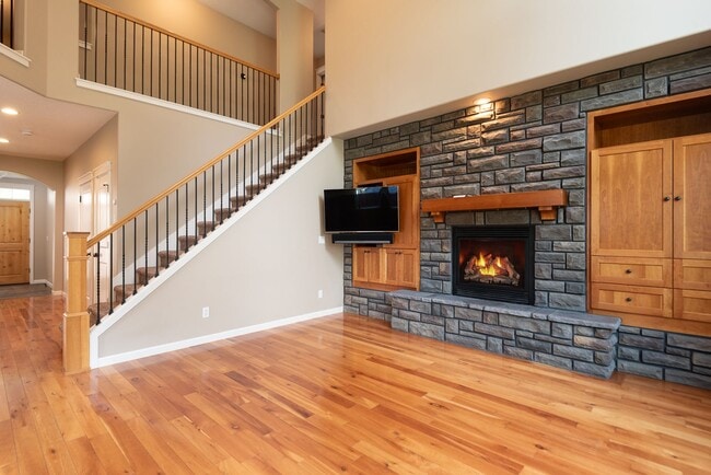 Building Photo - 4-Bedroom Home Near Pine Nursery Park Smar...