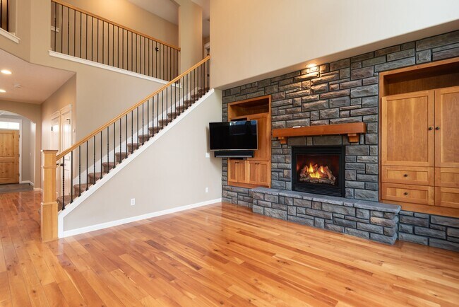 Building Photo - 4-Bedroom Home Near Pine Nursery Park Smart Upgrades & Spacious Yard