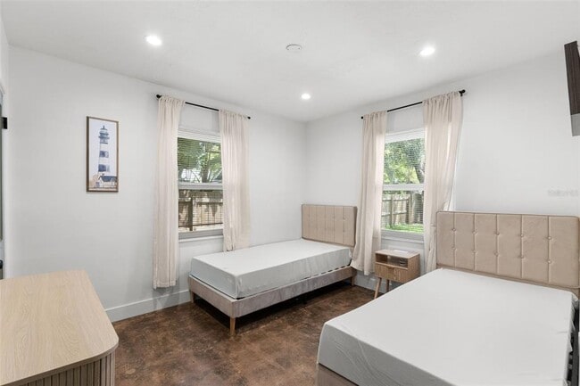 Building Photo - 1805 Springtime Ave