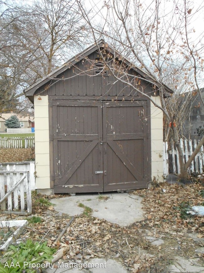 Building Photo - 2 br, 1 bath House - 3005 W. Hazel St