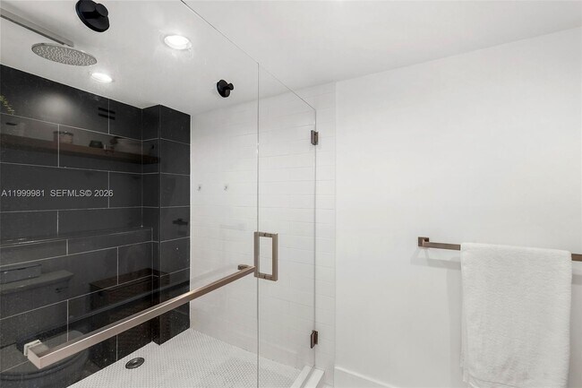 Building Photo - 1915 Brickell Ave