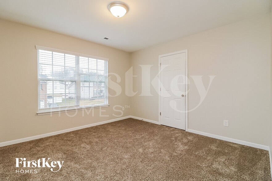 Building Photo - 2184 McLaughlin Dr