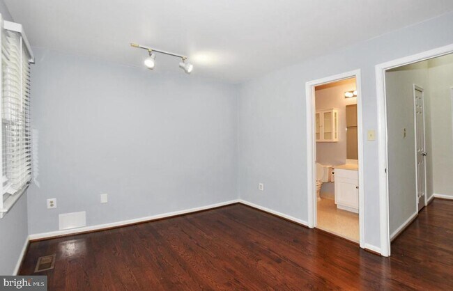Building Photo - 10121 Crestberry Pl