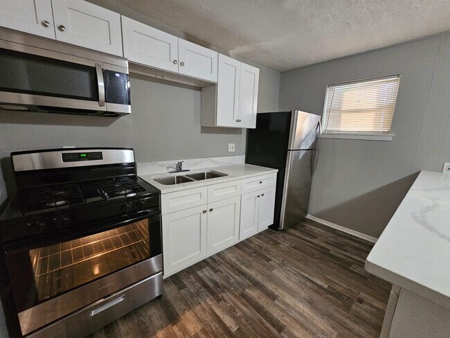 Building Photo - 3635 N MacGregor Way