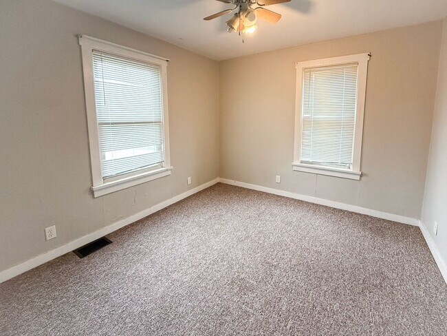 Building Photo - 2 Bed 1 Bath Single Family Home