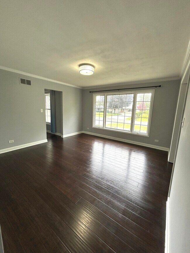 Building Photo - 10S450 Wind Jammer Ln