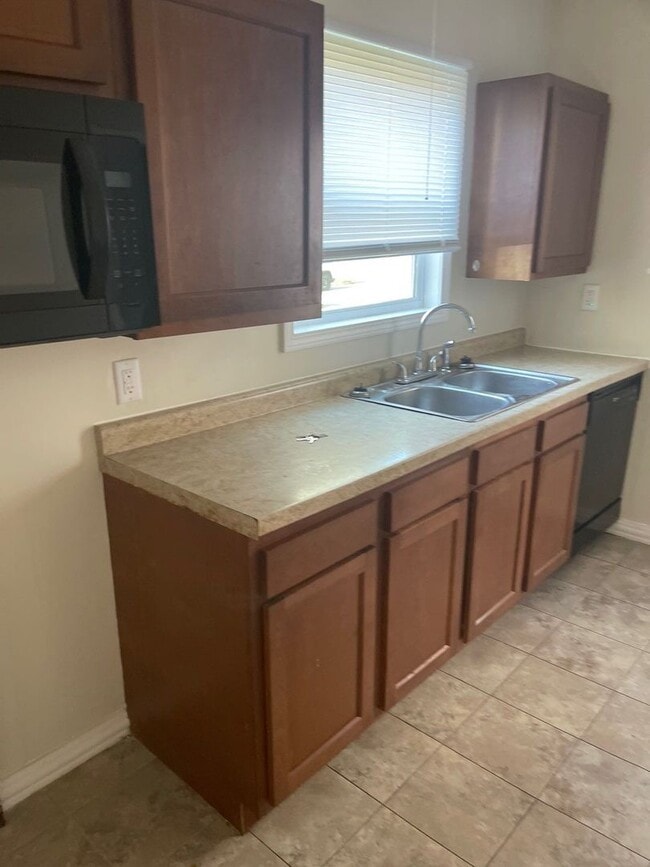 Building Photo - 7613 Van Buren Ave