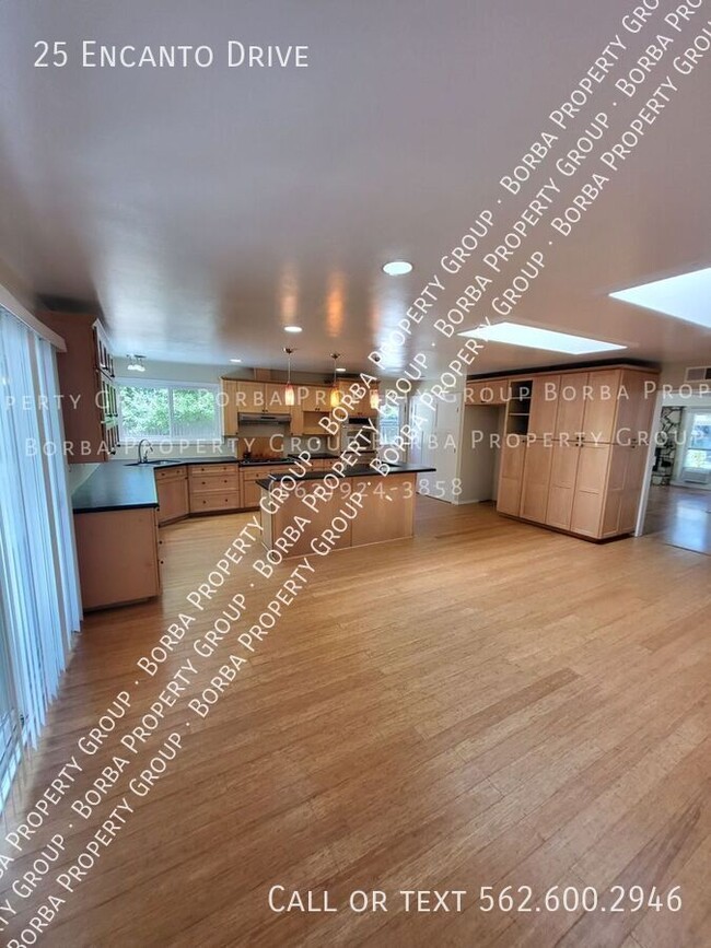 Building Photo - 25 Encanto Dr