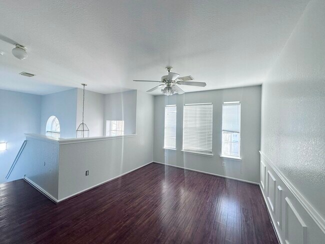 Building Photo - 15522 Baxter Ave